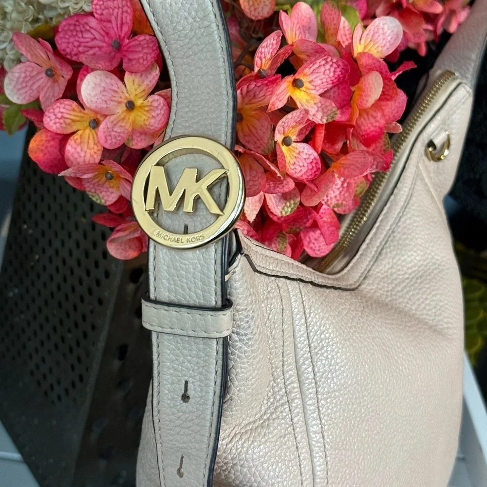 Michael Kors Fulton Crossbody bag in excellent condition